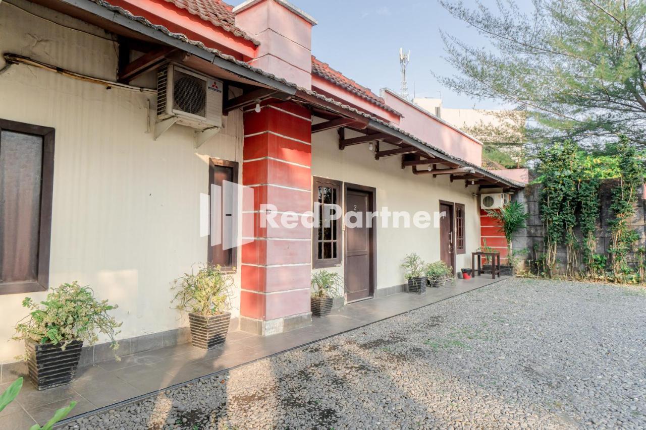 Cherry Pink Hotel Medan Mitra Reddoorz Dış mekan fotoğraf