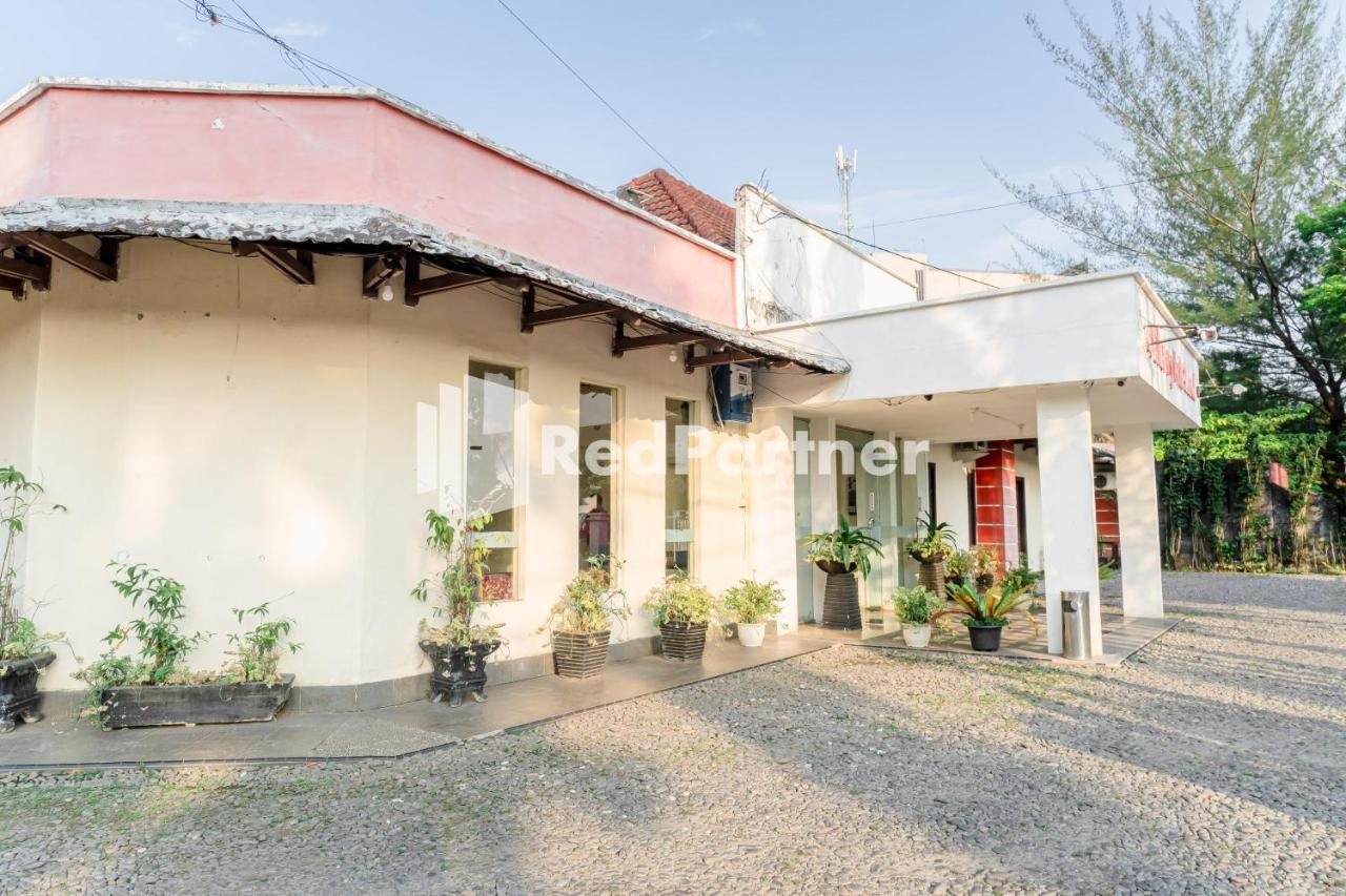 Cherry Pink Hotel Medan Mitra Reddoorz Dış mekan fotoğraf