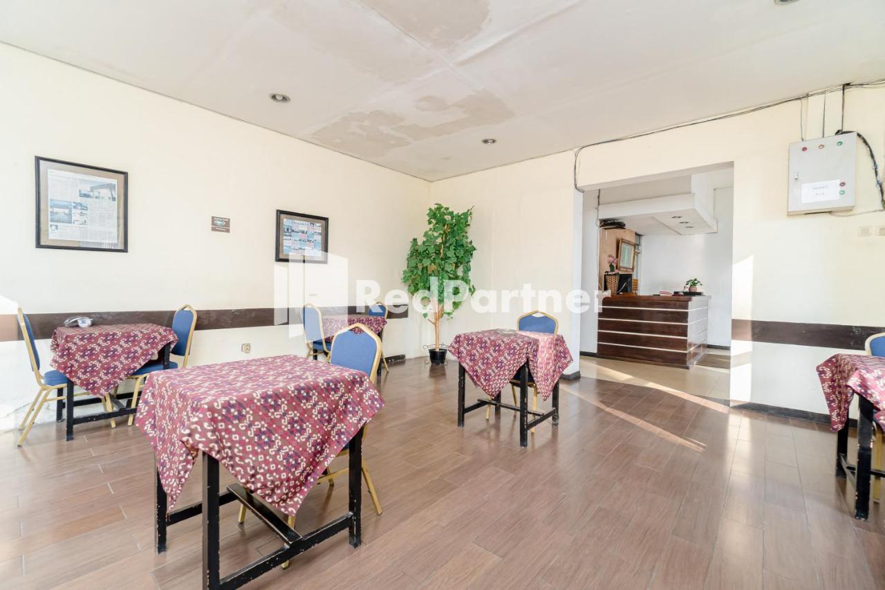Cherry Pink Hotel Medan Mitra Reddoorz Dış mekan fotoğraf