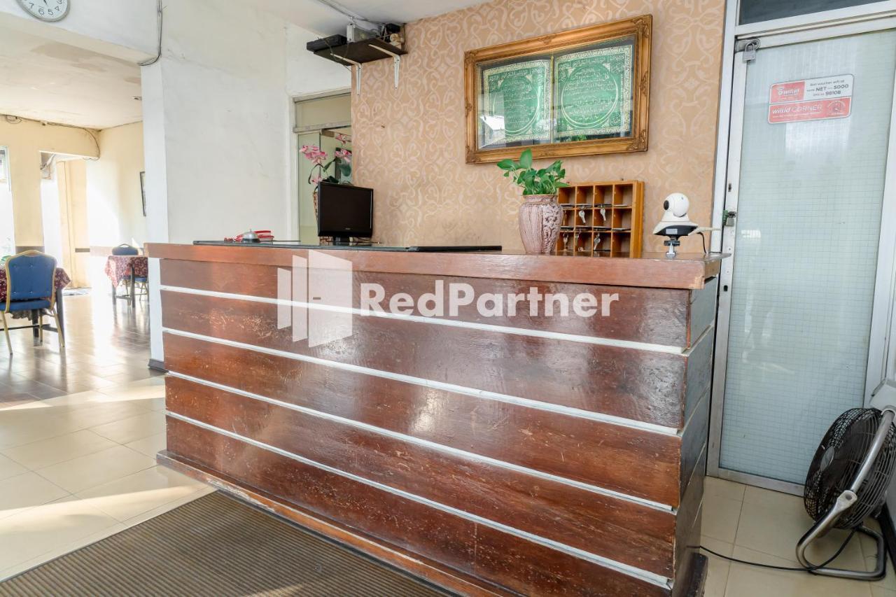Cherry Pink Hotel Medan Mitra Reddoorz Dış mekan fotoğraf
