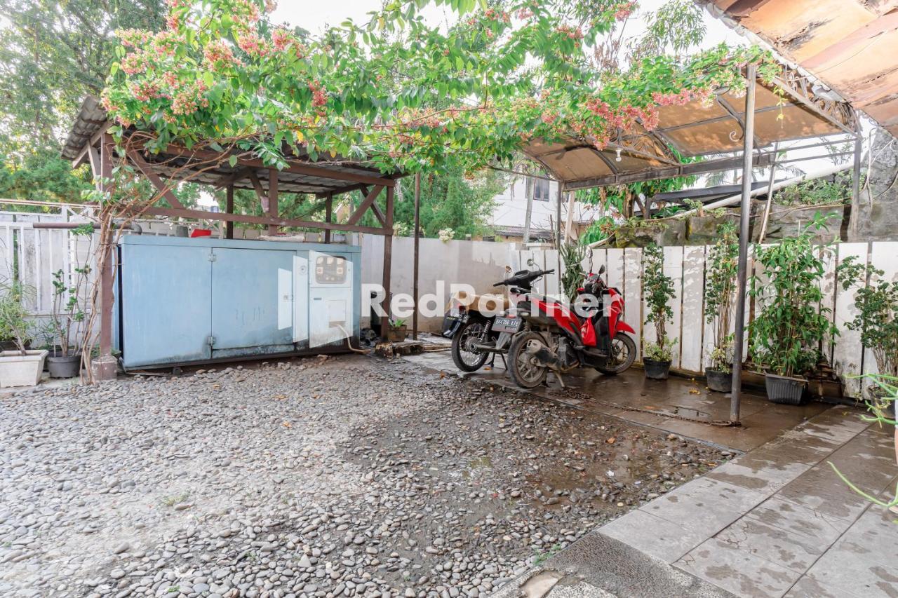 Cherry Pink Hotel Medan Mitra Reddoorz Dış mekan fotoğraf