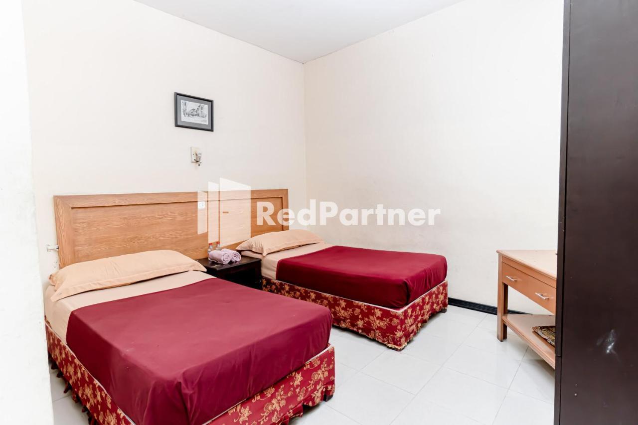 Cherry Pink Hotel Medan Mitra Reddoorz Dış mekan fotoğraf