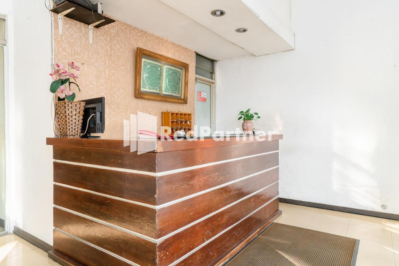 Cherry Pink Hotel Medan Mitra Reddoorz Dış mekan fotoğraf