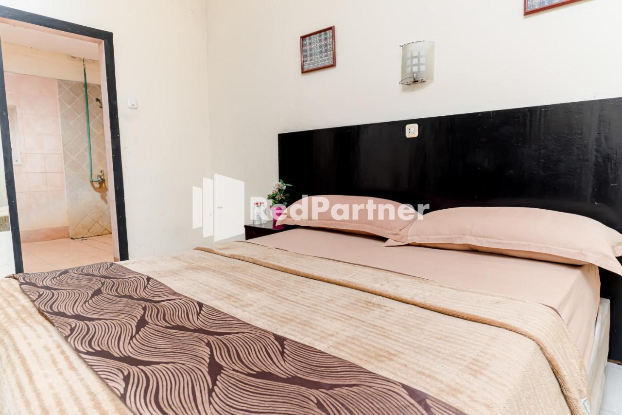 Cherry Pink Hotel Medan Mitra Reddoorz Dış mekan fotoğraf
